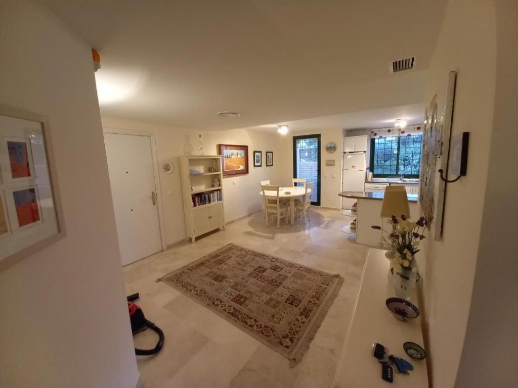 Apartament Stunning 2-bedroom Townhouse In Lomas De Cabopino, Marbella