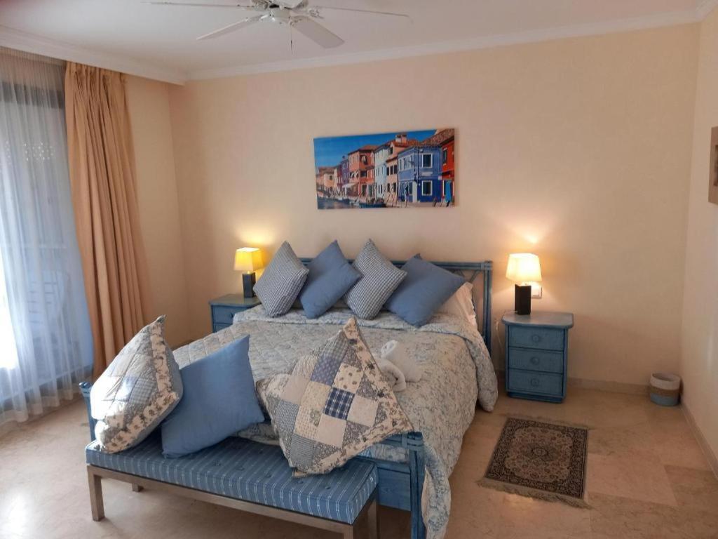 Stunning 2-bedroom Townhouse In Lomas De Cabopino,