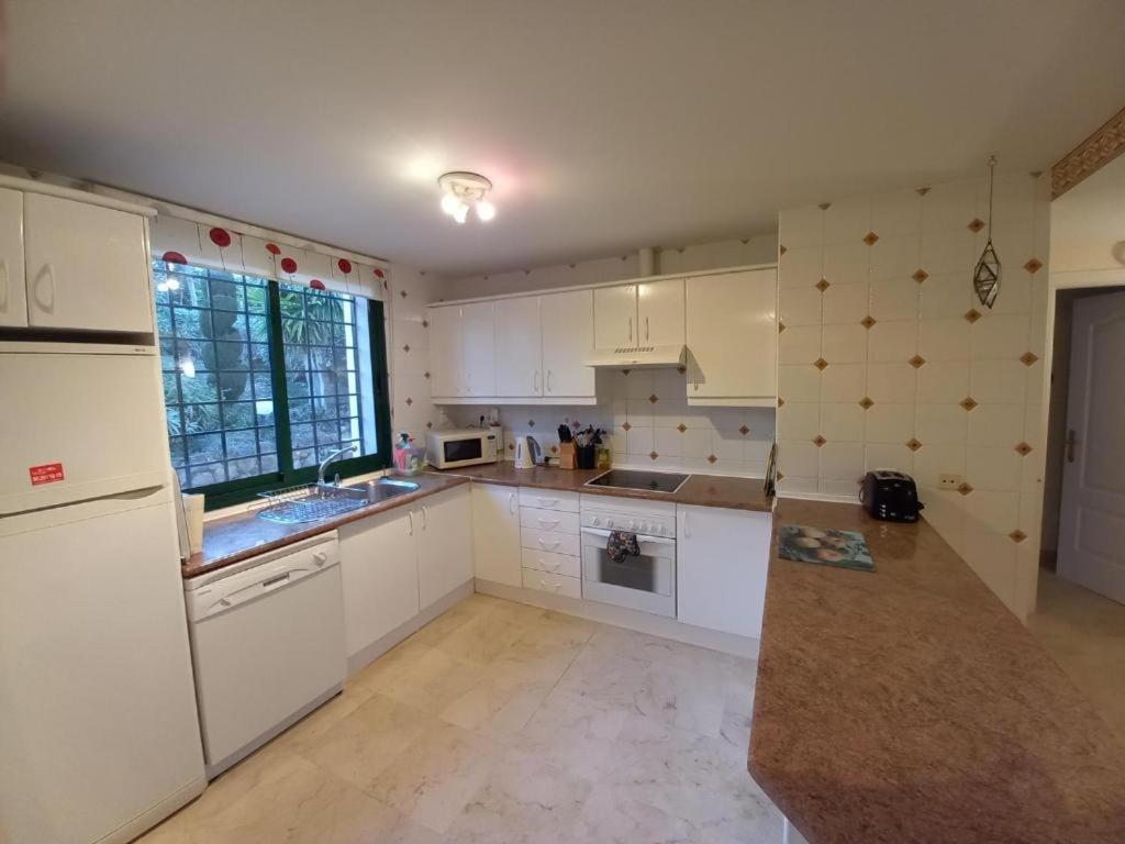 Stunning 2-bedroom Townhouse In Lomas De Cabopino, *