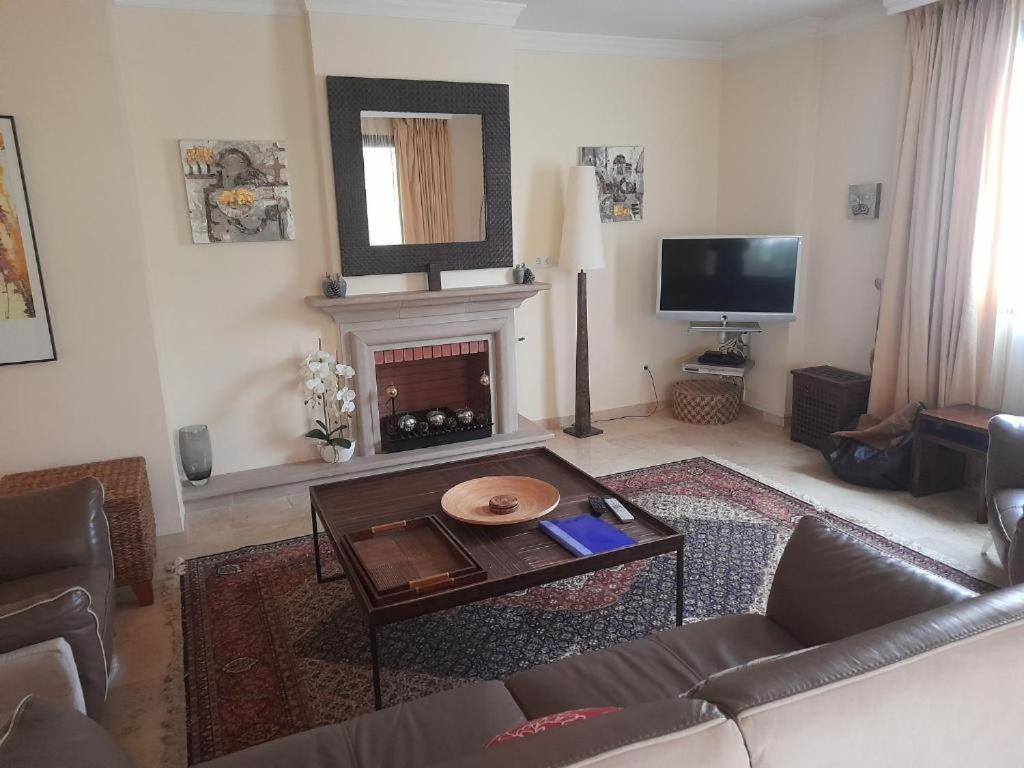 Stunning 2-bedroom Townhouse In Lomas De Cabopino, *