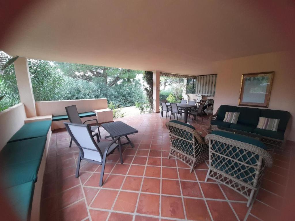 Stunning 2-bedroom Townhouse In Lomas De Cabopino,